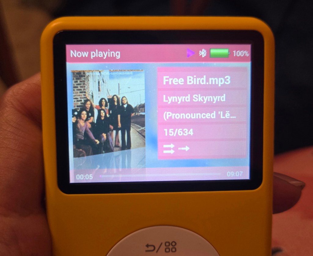 Free Cute Wallpapers for the Innioasis Y1 Mp3&nbsp;Player!